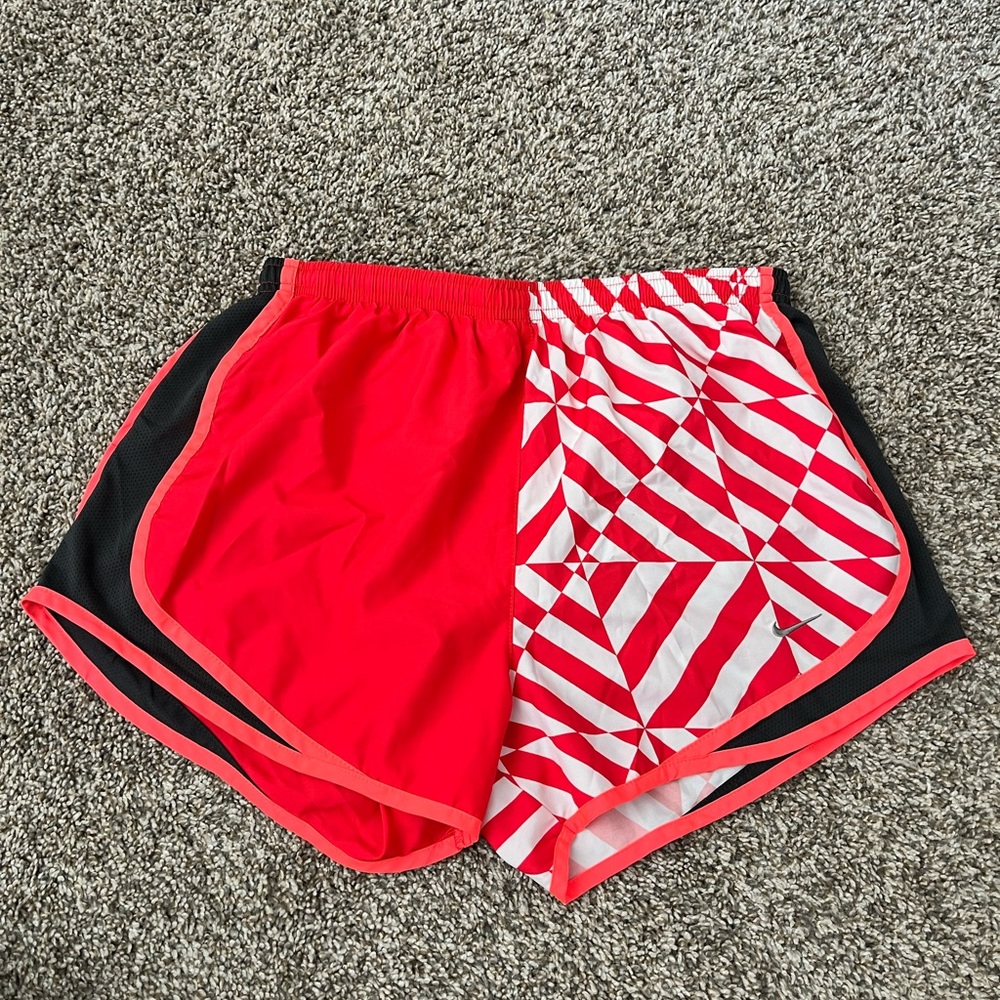 RARE: Women’s Nike Running Shorts Size Medium Checkered Pattern